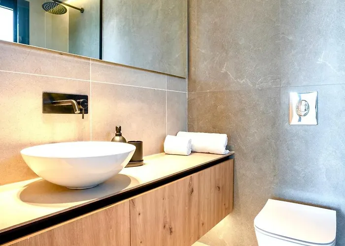 Selene 3 Willa Rhodes City